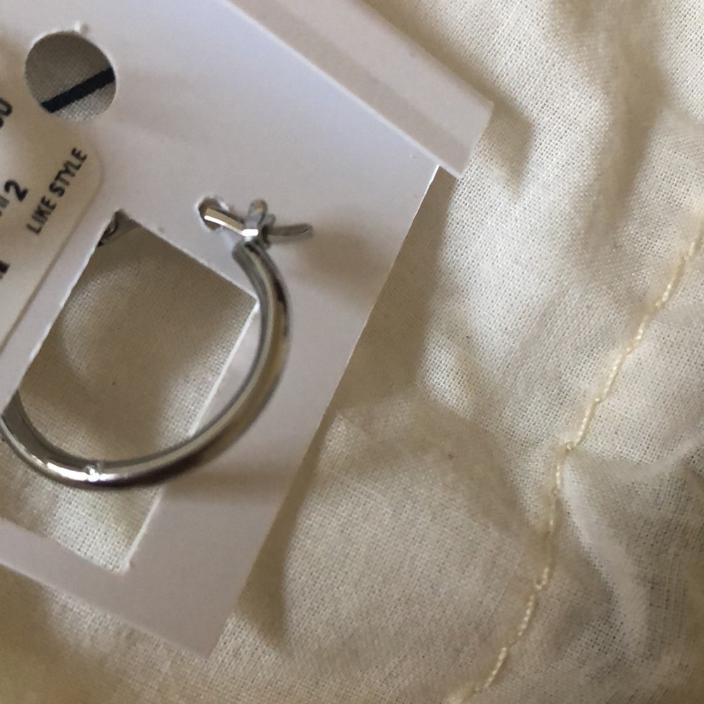 🆕 Fossil Hoop Earring - Silver Coloured Stainless Steel - Picture 3 of 3